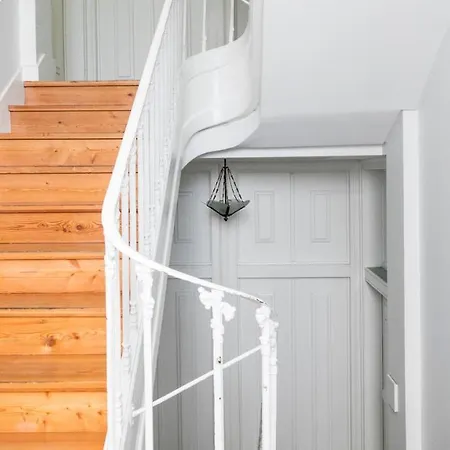 Plum Guide - Criss Cross Appartement
